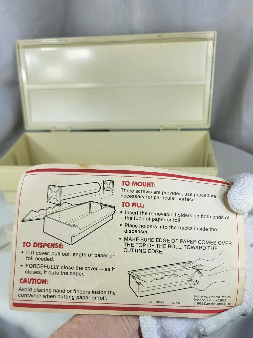 Tupperware #1572-1 Cream Plastic Wax Paper & Foil Dispenser